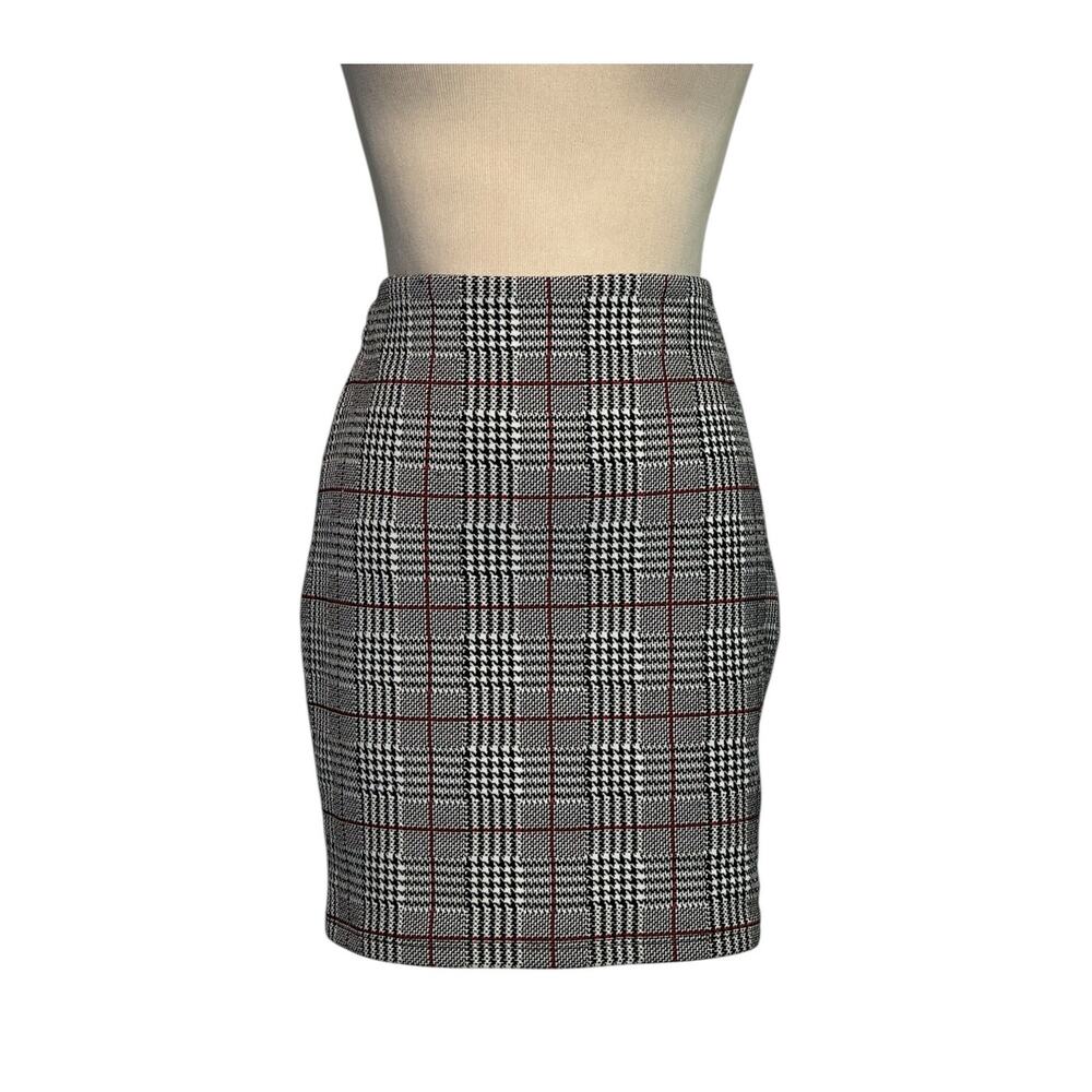 Bershka black white plaid pull on mini skirt size Medium